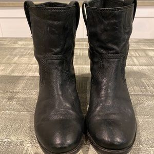 Frye Anna short boot